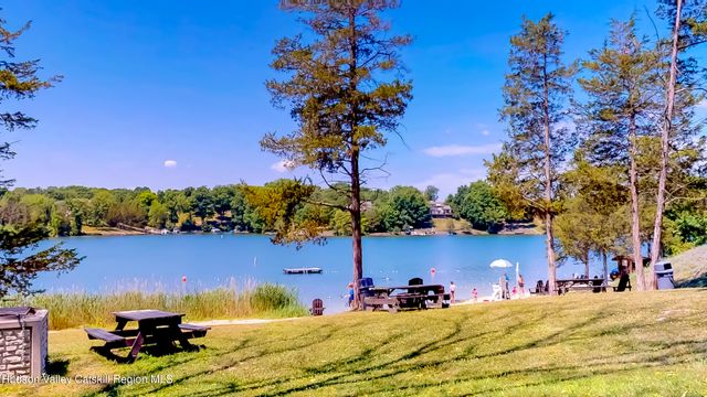 28 Juniper Lane, Athens, NY 12015