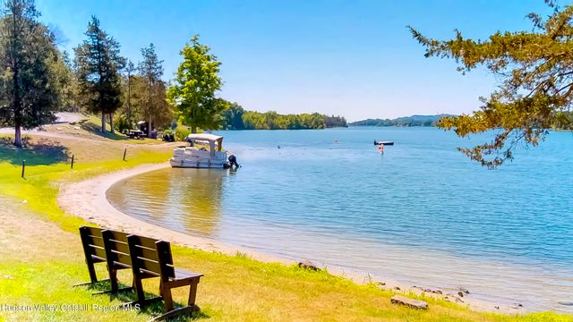 28 Juniper Lane, Athens, NY 12015