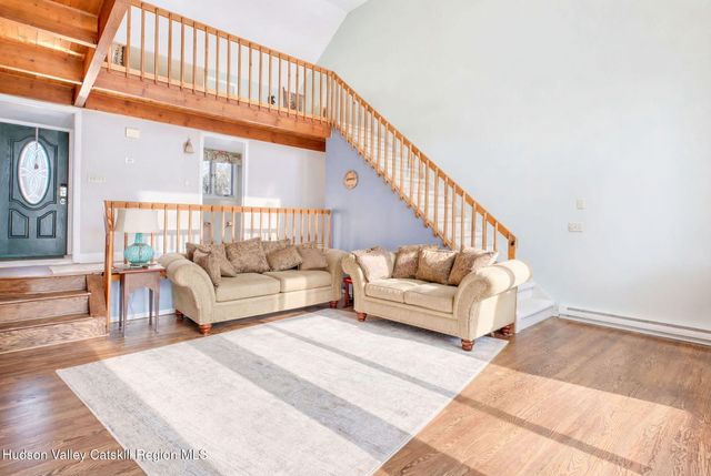 28 Juniper Lane, Athens, NY 12015