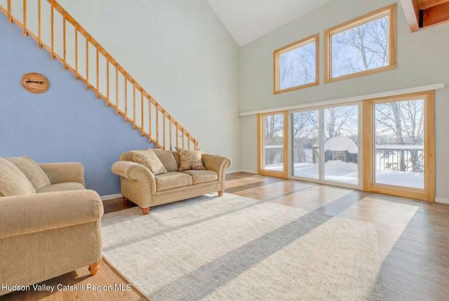 28 Juniper Lane, Athens, NY 12015