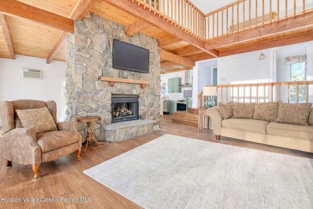 28 Juniper Lane, Athens, NY 12015