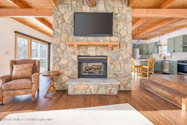 28 Juniper Lane, Athens, NY 12015