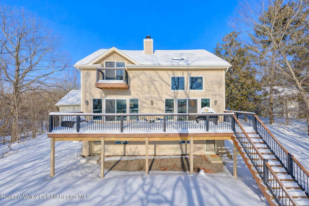 28 Juniper Lane, Athens, NY 12015