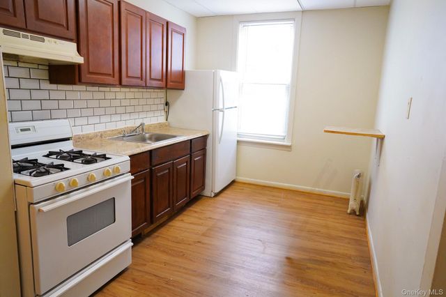 80-33 90TH Road, Woodhaven, NY 11421