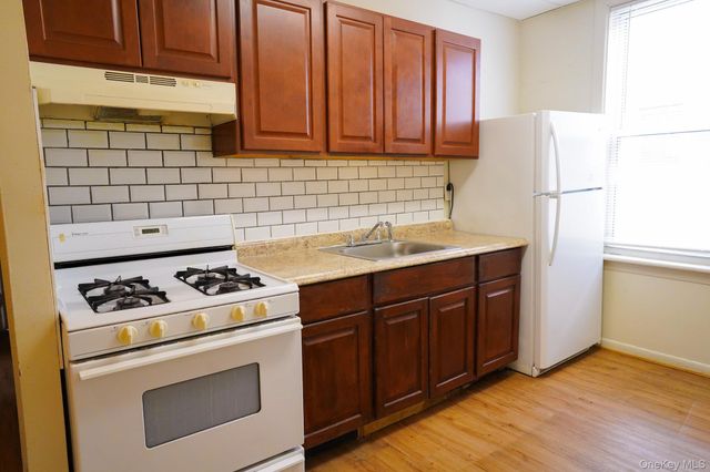 80-33 90TH Road, Woodhaven, NY 11421