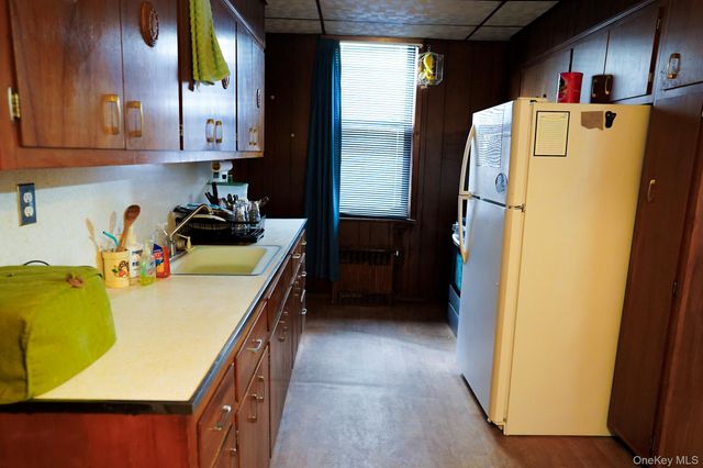 80-33 90TH Road, Woodhaven, NY 11421