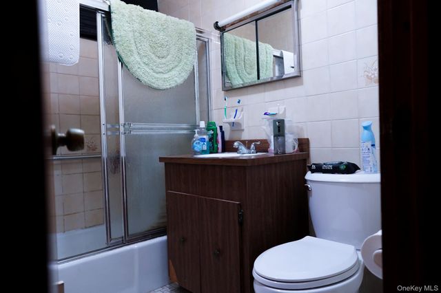 80-33 90TH Road, Woodhaven, NY 11421