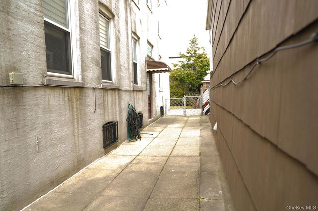 80-33 90TH Road, Woodhaven, NY 11421