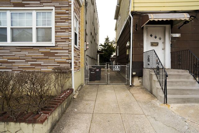 80-33 90TH Road, Woodhaven, NY 11421