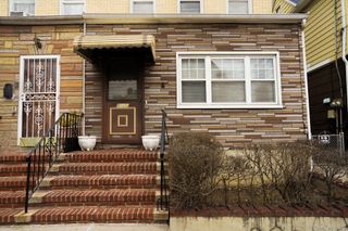 80-33 90TH Road, Woodhaven, NY 11421