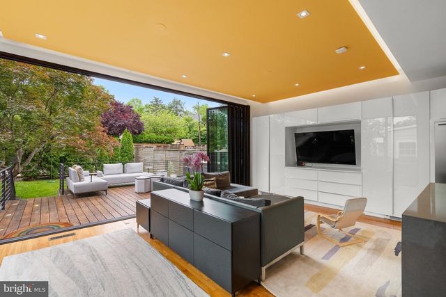 2815 39TH ST NW, Washington, DC 20007