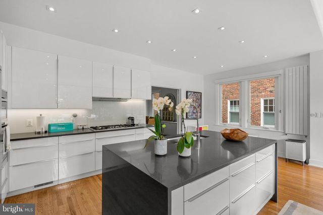 2815 39TH ST NW, Washington, DC 20007