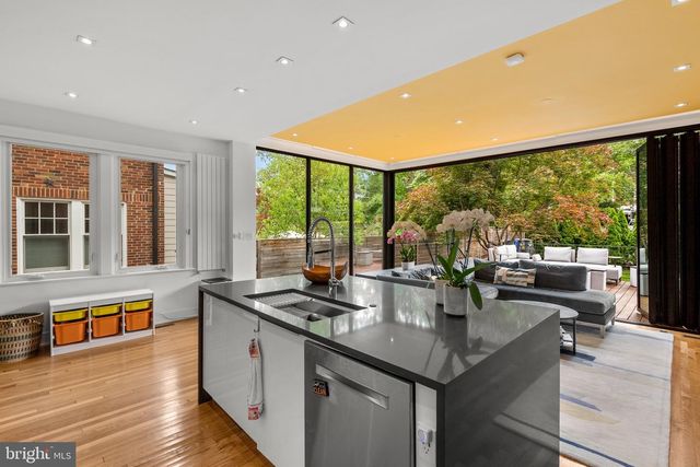 2815 39TH ST NW, Washington, DC 20007