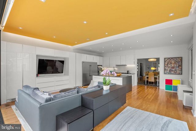 2815 39TH ST NW, Washington, DC 20007