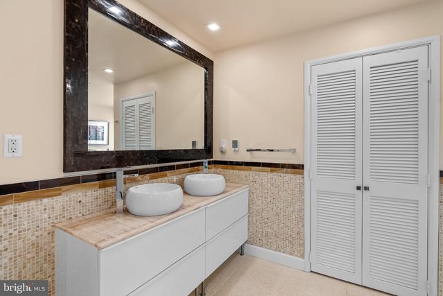 2815 39TH ST NW, Washington, DC 20007