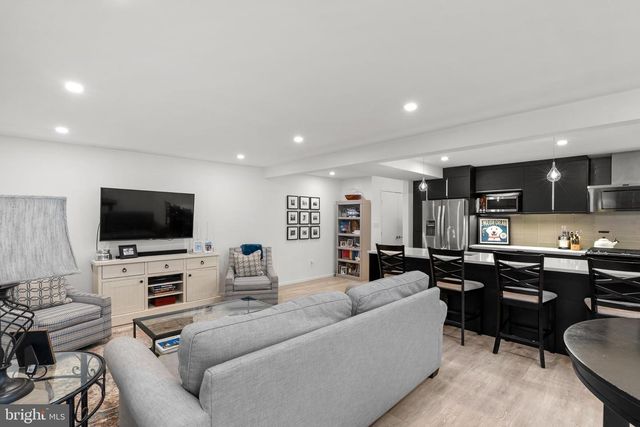 2815 39TH ST NW, Washington, DC 20007