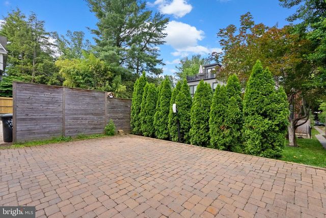 2815 39TH ST NW, Washington, DC 20007