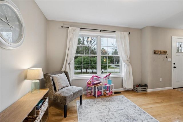 63 Chester Turnpike, Hooksett, NH 03106