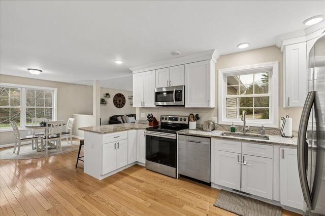 63 Chester Turnpike, Hooksett, NH 03106