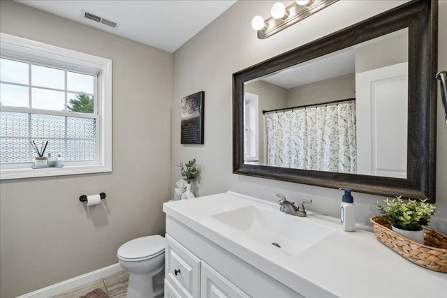 63 Chester Turnpike, Hooksett, NH 03106
