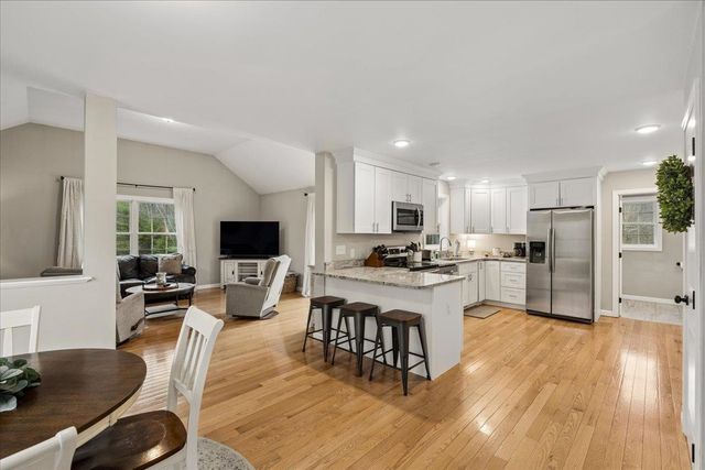 63 Chester Turnpike, Hooksett, NH 03106