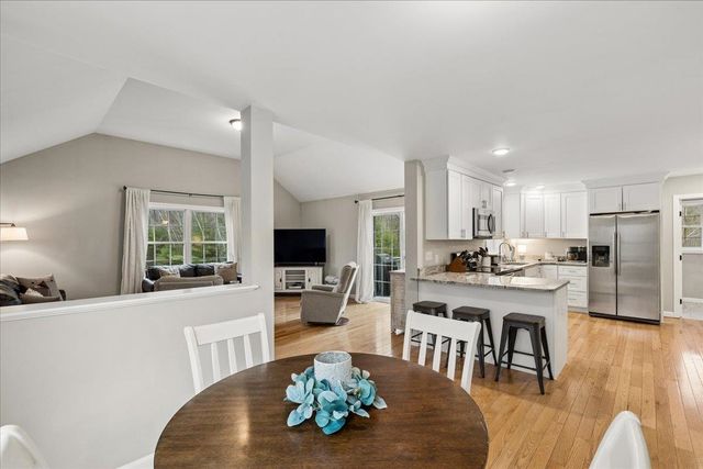63 Chester Turnpike, Hooksett, NH 03106