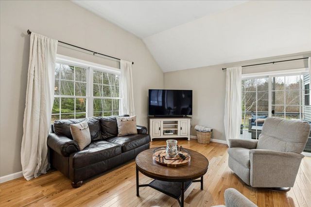 63 Chester Turnpike, Hooksett, NH 03106