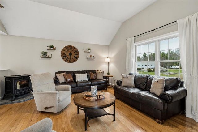 63 Chester Turnpike, Hooksett, NH 03106