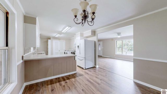 290 Riverside Dr, Paducah, KY 42003