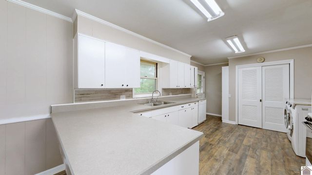 290 Riverside Dr, Paducah, KY 42003