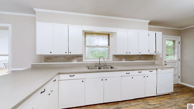 290 Riverside Dr, Paducah, KY 42003