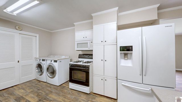 290 Riverside Dr, Paducah, KY 42003