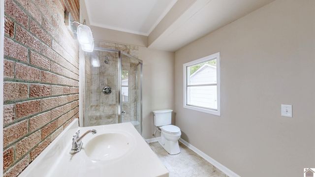 290 Riverside Dr, Paducah, KY 42003