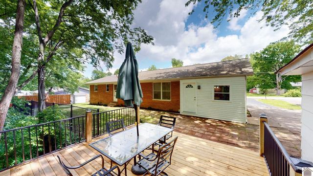 290 Riverside Dr, Paducah, KY 42003