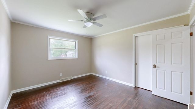 290 Riverside Dr, Paducah, KY 42003