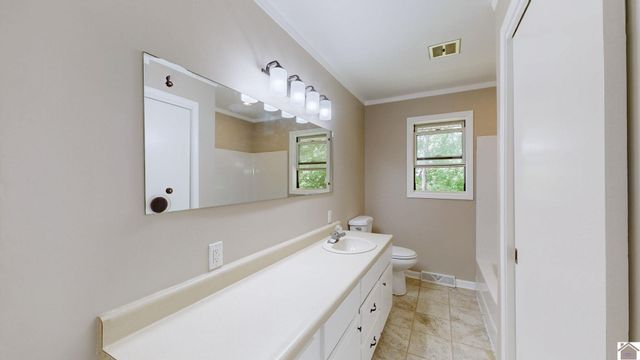 290 Riverside Dr, Paducah, KY 42003