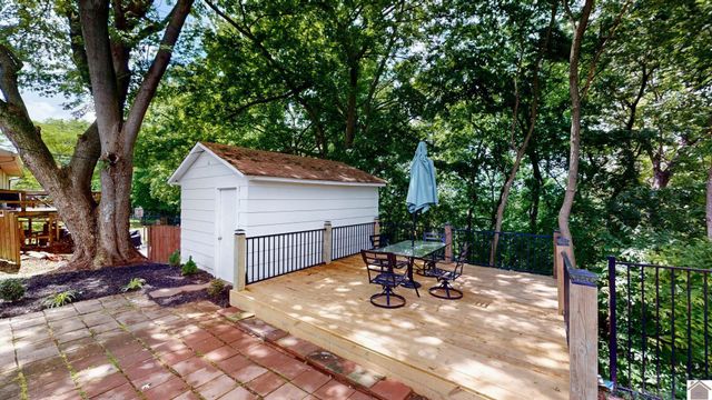 290 Riverside Dr, Paducah, KY 42003