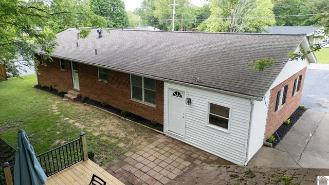 290 Riverside Dr, Paducah, KY 42003