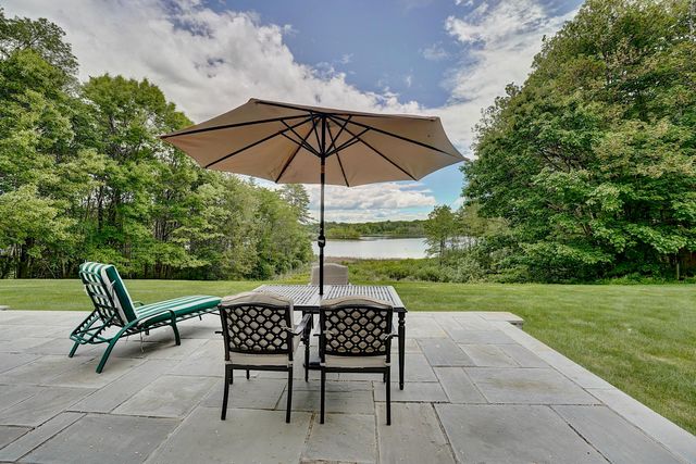 4 Cullen Bay Road, Dover, NH 03820