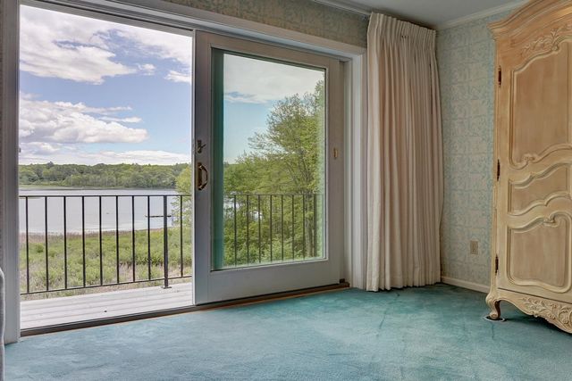 4 Cullen Bay Road, Dover, NH 03820