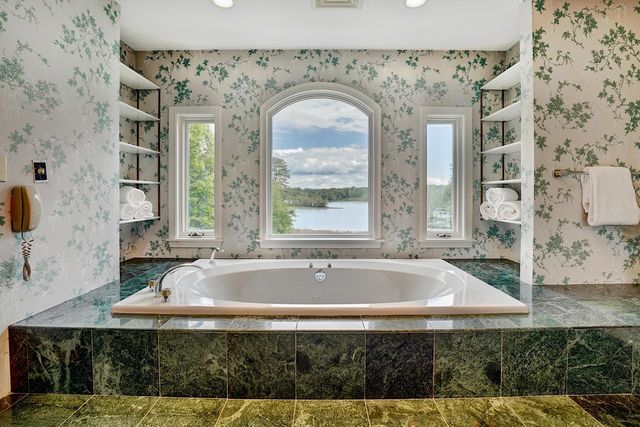 4 Cullen Bay Road, Dover, NH 03820
