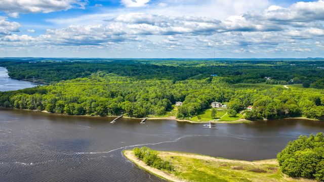 4 Cullen Bay Road, Dover, NH 03820