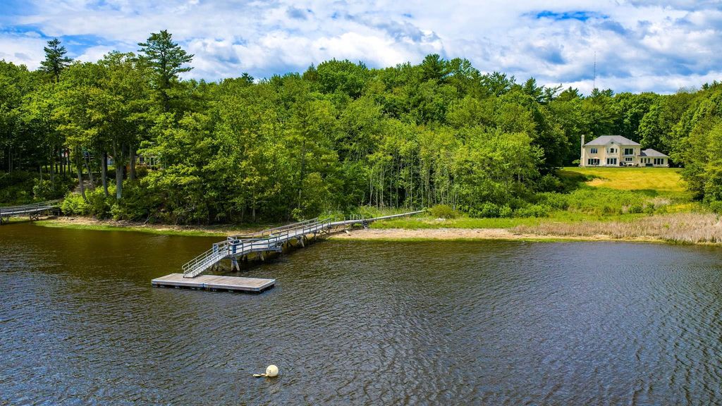 4 Cullen Bay Road, Dover, NH 03820