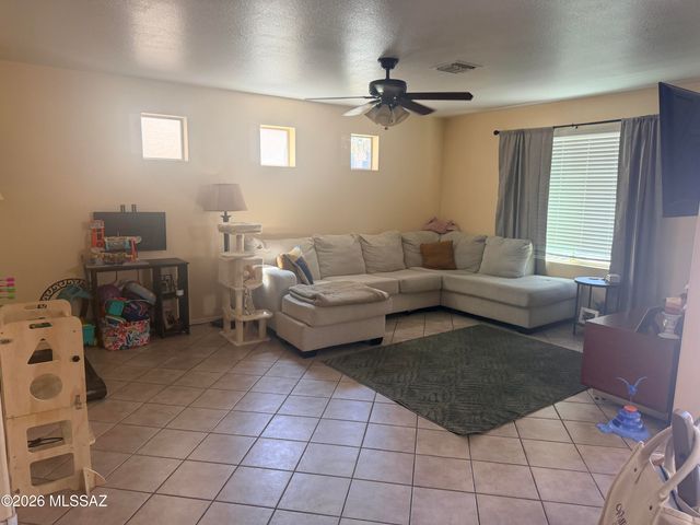 10590 E Pleasant Pasture Drive, Tucson, AZ 85747
