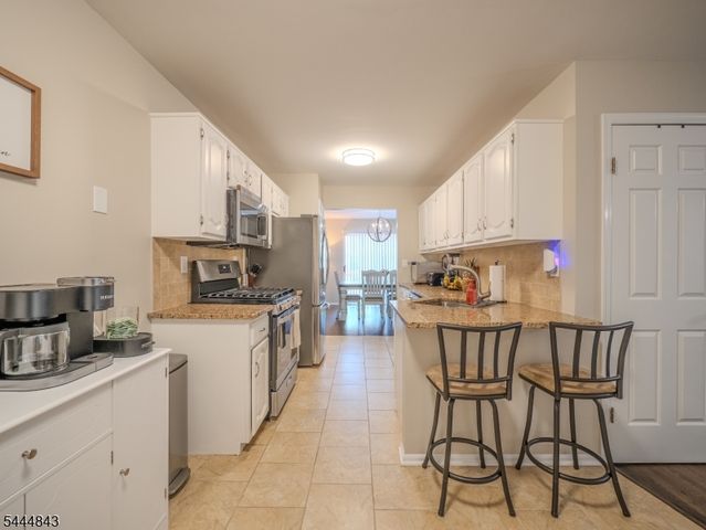 274 Morning Glory Ct, Readington Twp., NJ 08889