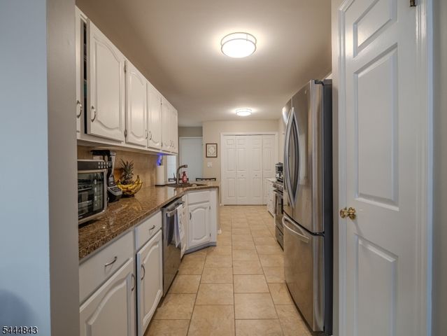 274 Morning Glory Ct, Readington Twp., NJ 08889