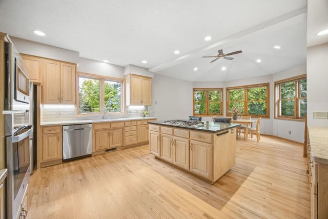 4320 Vinewood Lane N, Plymouth, MN 55442