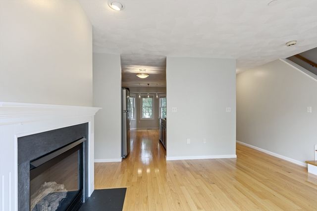 555 Main St 10, Woburn, MA 01801