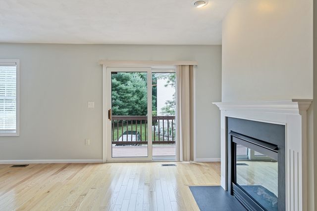 555 Main St 10, Woburn, MA 01801