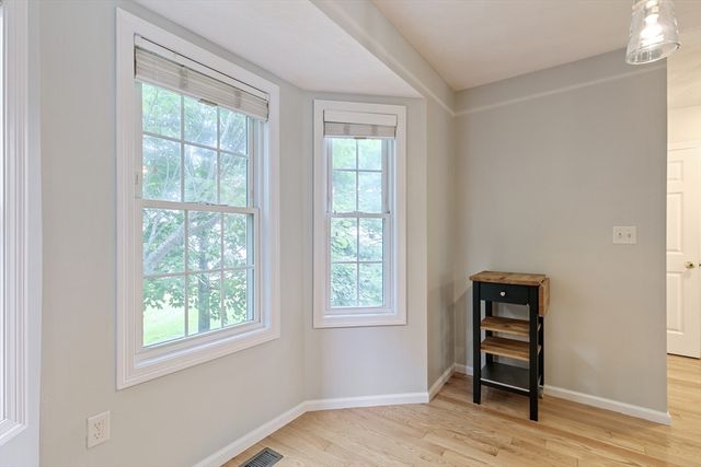 555 Main St 10, Woburn, MA 01801